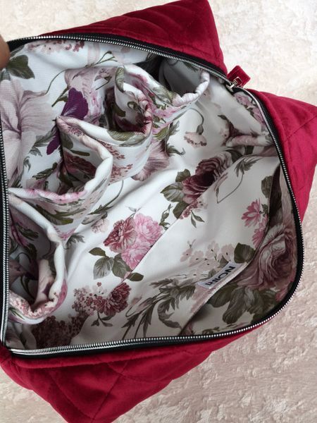 Косметичка для стайлера , ягідно червона з квітковою підкладкою Red/pink flowers  92886 фото