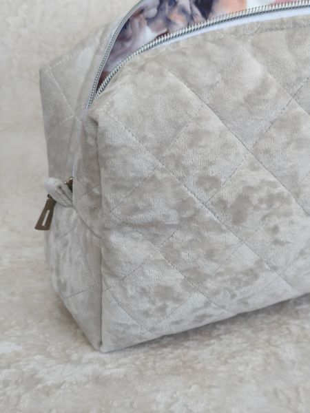 Косметичка для стайлера Dyson , молочна з квітковою підкладкою Ivory/Red and blue flowers  222747 фото