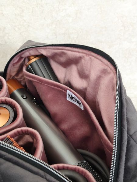 Косметичка для стайлера Dyson , графітова с пильно рожевою підкладкою Graphite/Dusty rose 93936 фото