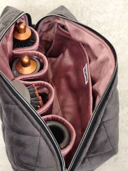 Косметичка для стайлера Dyson , графітова с пильно рожевою підкладкою Graphite/Dusty rose 93936 фото