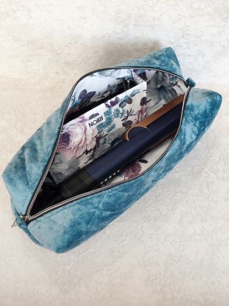 Косметичка для Dyson Airstrait , джинсового кольору з квітковою підкладкою Denim Blue/Blue flowers  00796 фото